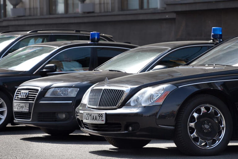 Чиновникам запретят покупать автомобили дороже 2 млн рублей